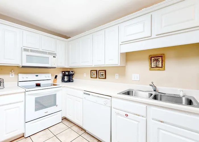 Holiday home Stylish Coastal Escape Near The With Pool Wifi Full Kitchen & Ac *