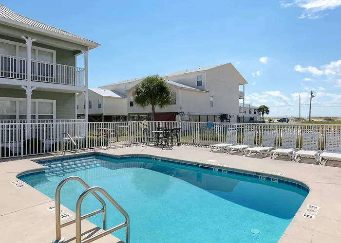Stylish Coastal Escape Near The With Pool Wifi Full Kitchen & Ac Gulf Shores