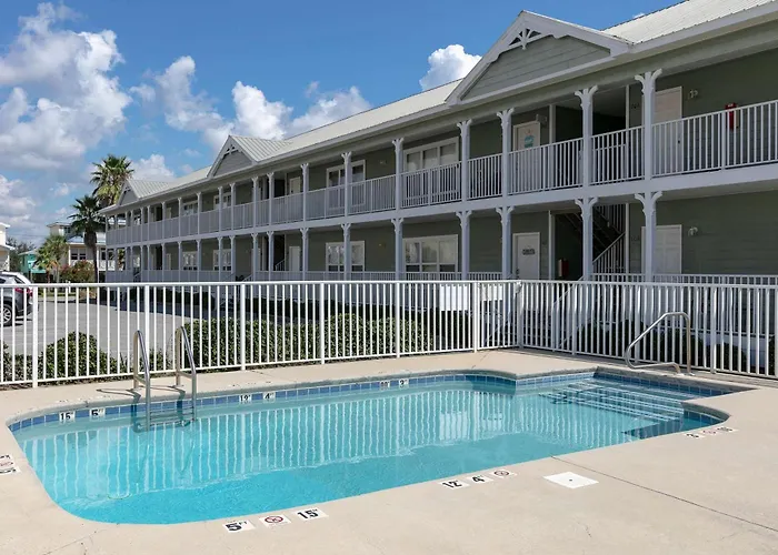 Stylish Coastal Escape Near The With Pool Wifi Full Kitchen & Ac Gulf Shores