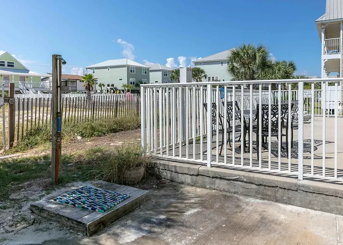 Stylish Coastal Escape Near The With Pool Wifi Full Kitchen & Ac Holiday home Gulf Shores