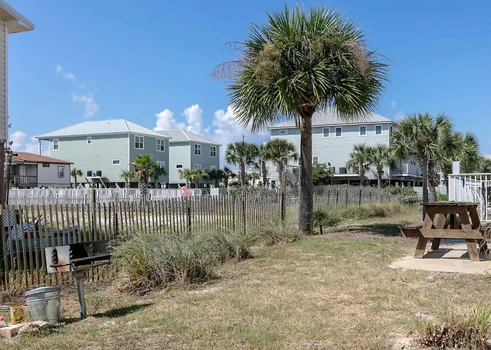 Holiday home Stylish Coastal Escape Near The With Pool Wifi Full Kitchen & Ac *