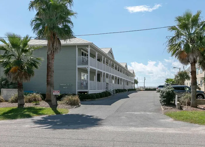 Holiday home Stylish Coastal Escape Near The With Pool Wifi Full Kitchen & Ac *
